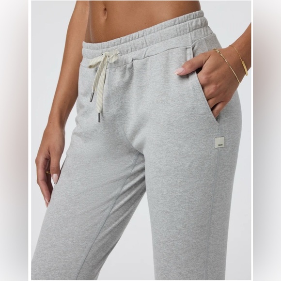 VUORI Performance Jogger in Pale Gray Heather Dream knits Gray Joggers - Picture 1 of 10